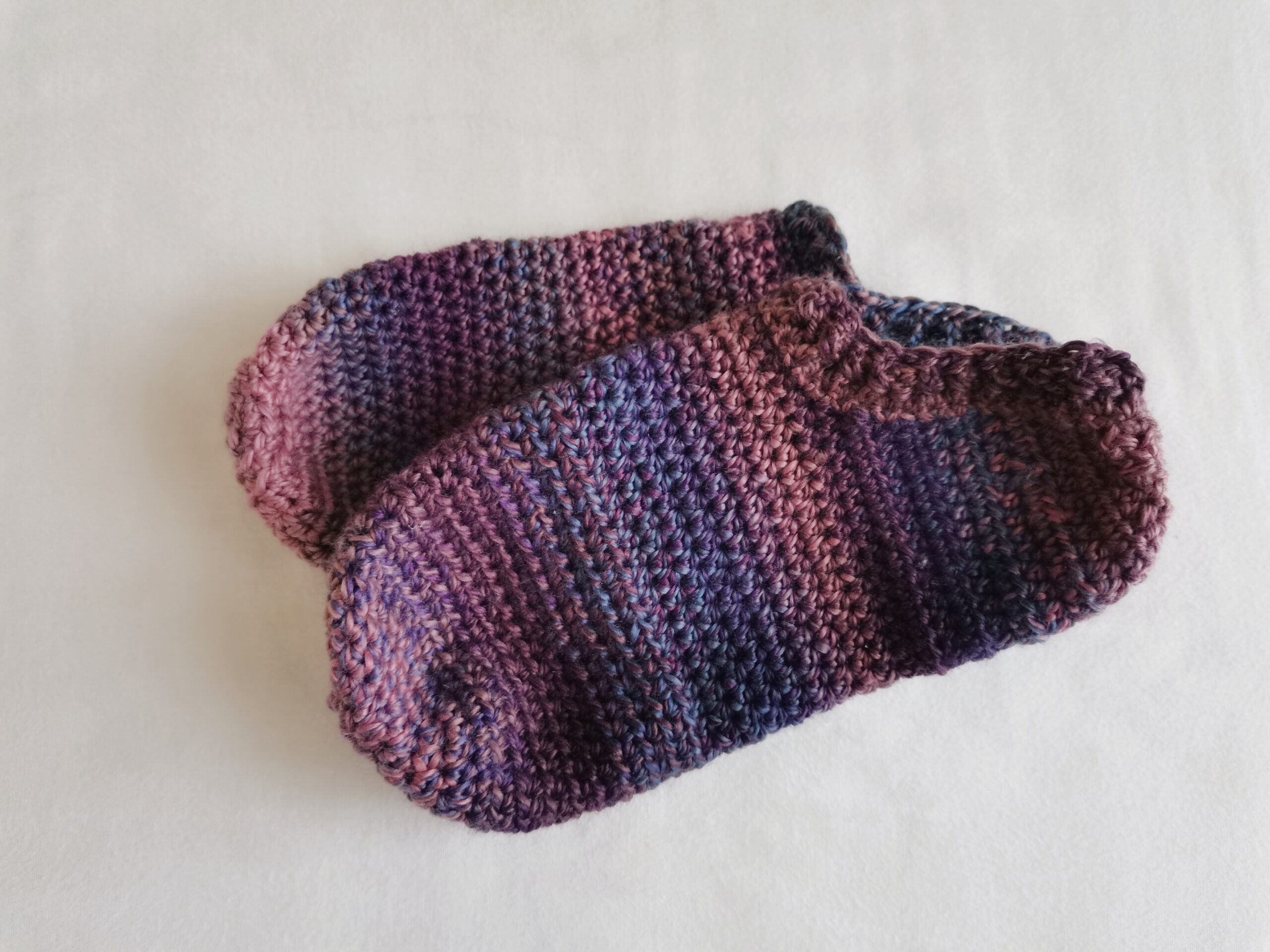 簡単可愛い！ かぎ針編み×100均毛糸で作る、手編みのルームソックス